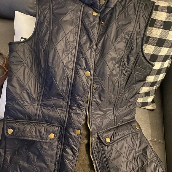 Barbour Black Quilted Vest with Diamond Pattern - Picture 3 of 7